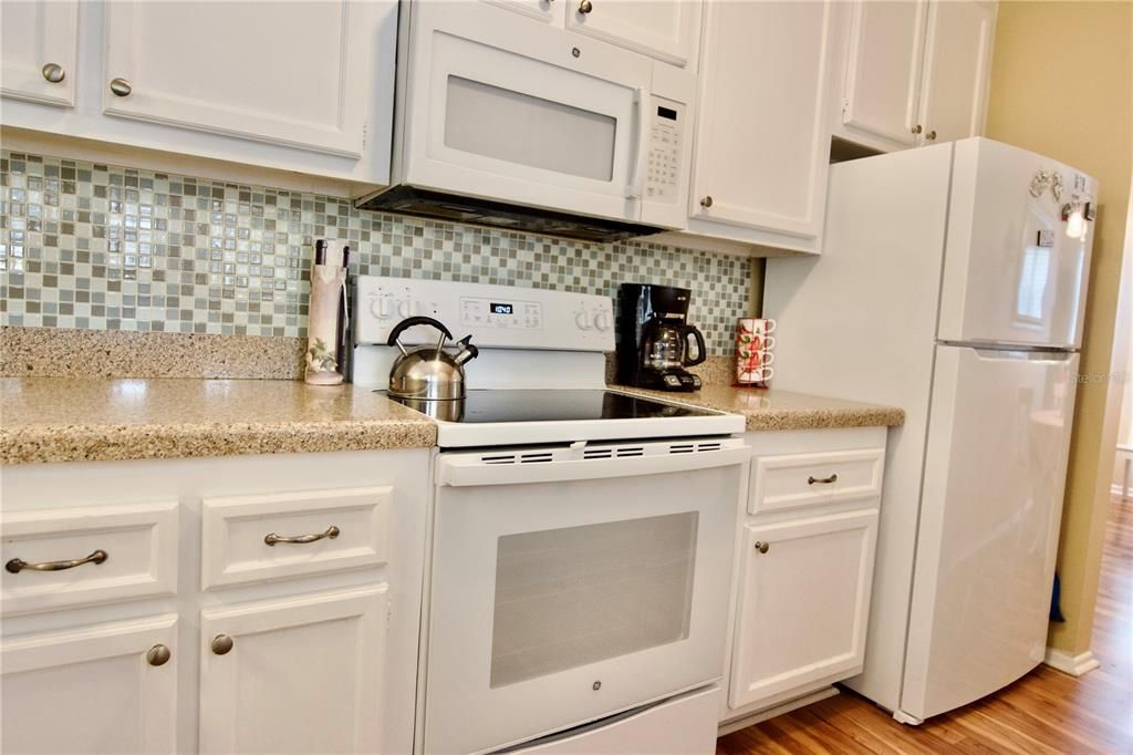 Под контрактом: $159,999 (2 спален, 2 ванн, 1118 Квадратных фут)