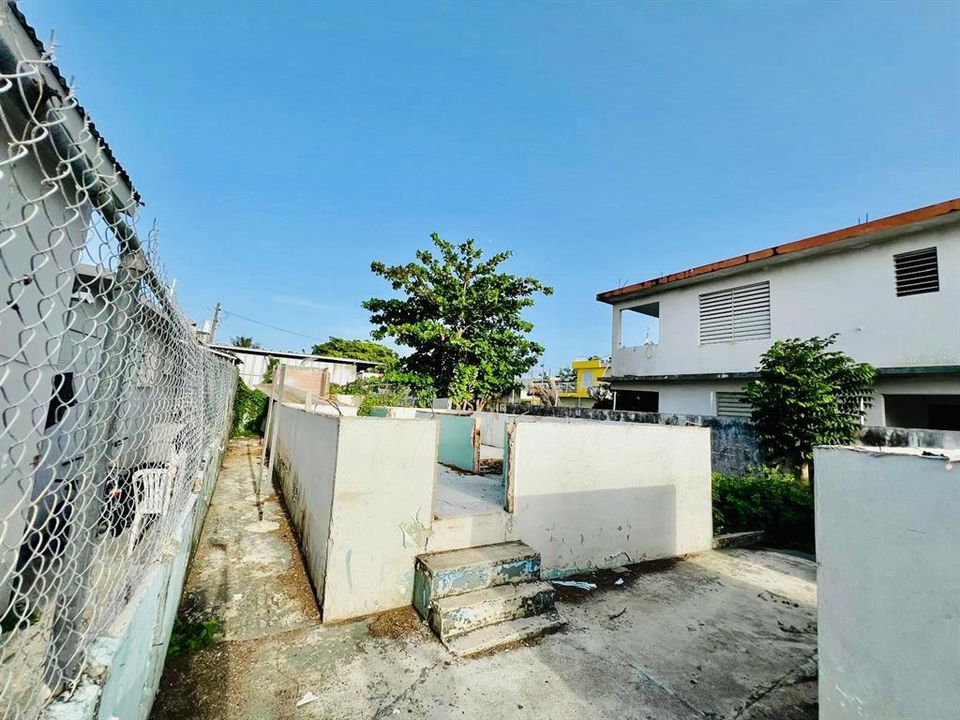 На продажу: $110,000 (0.06 acres)