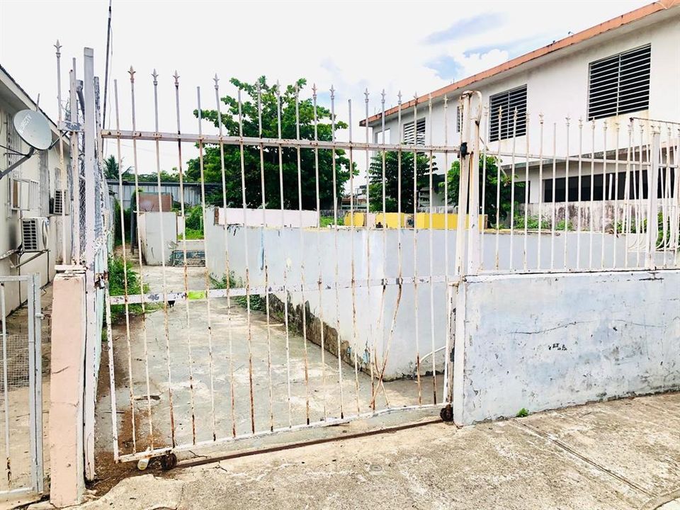 На продажу: $110,000 (0.06 acres)