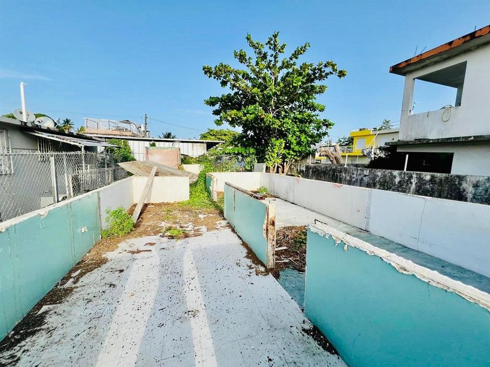 На продажу: $110,000 (0.06 acres)