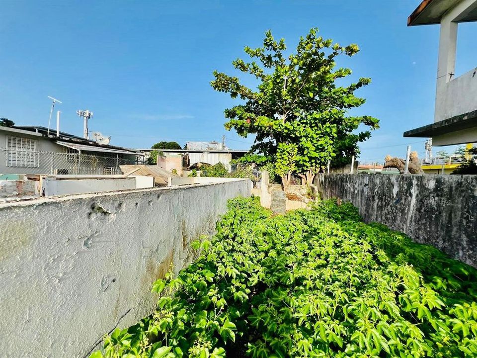 На продажу: $110,000 (0.06 acres)