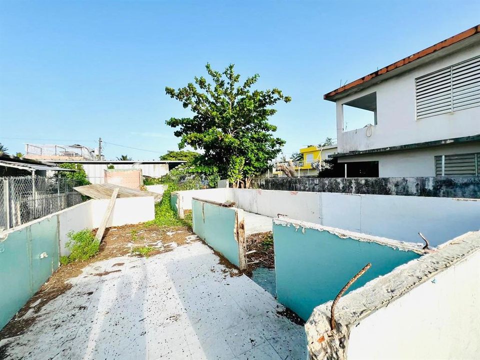 На продажу: $110,000 (0.06 acres)