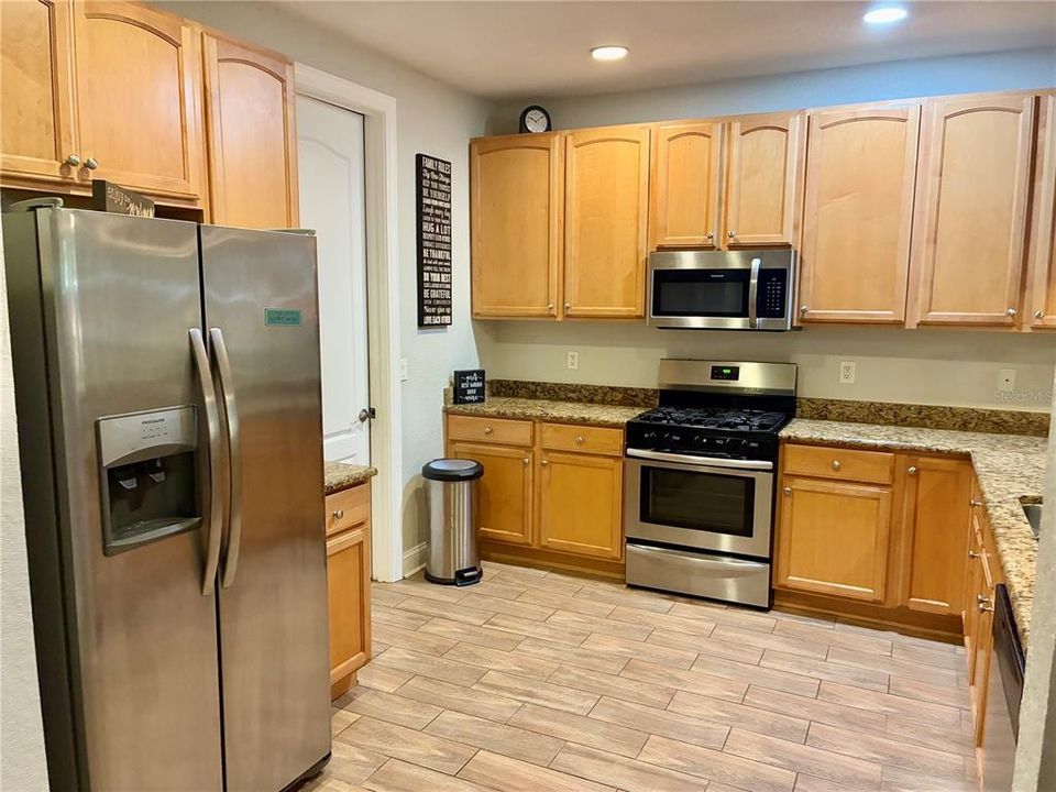 For Sale: $337,000 (3 beds, 2 baths, 1741 Square Feet)