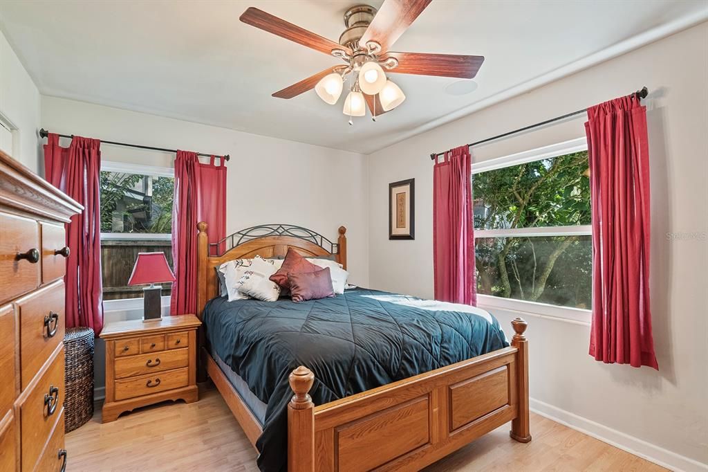 Activo con contrato: $330,000 (2 camas, 1 baños, 938 Pies cuadrados)