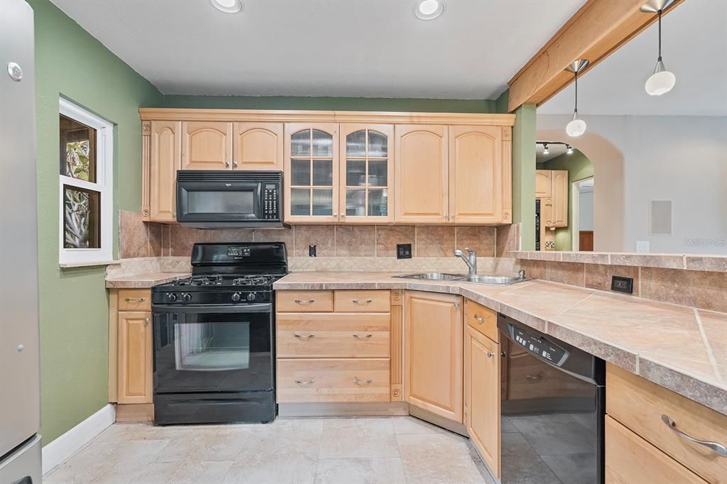 Activo con contrato: $330,000 (2 camas, 1 baños, 938 Pies cuadrados)