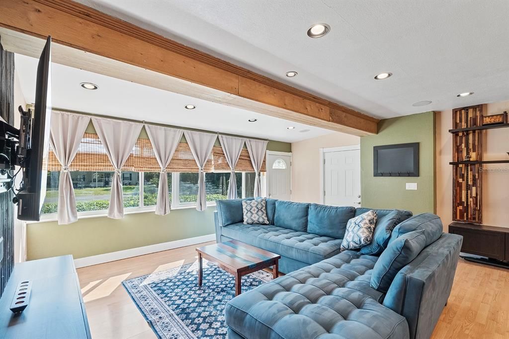 Activo con contrato: $330,000 (2 camas, 1 baños, 938 Pies cuadrados)