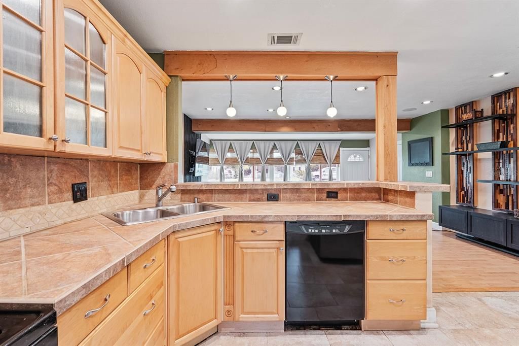 Activo con contrato: $330,000 (2 camas, 1 baños, 938 Pies cuadrados)