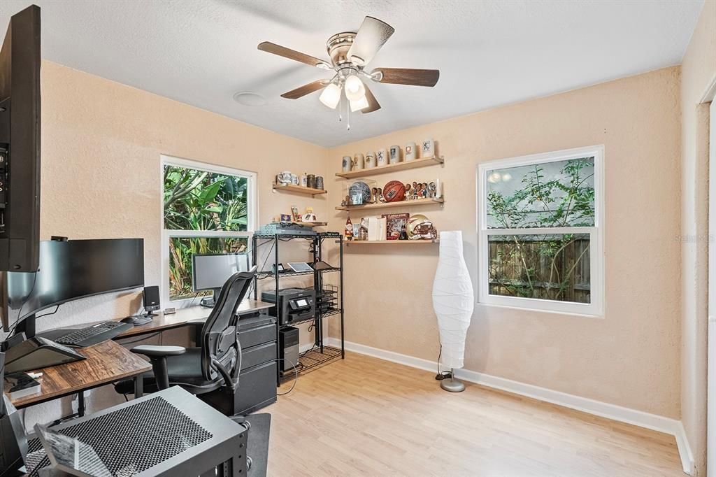 Activo con contrato: $330,000 (2 camas, 1 baños, 938 Pies cuadrados)