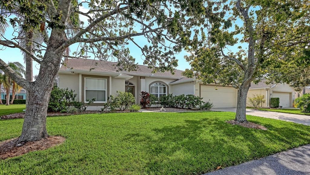 Active With Contract: $400,000 (4 beds, 2 baths, 2212 Square Feet)