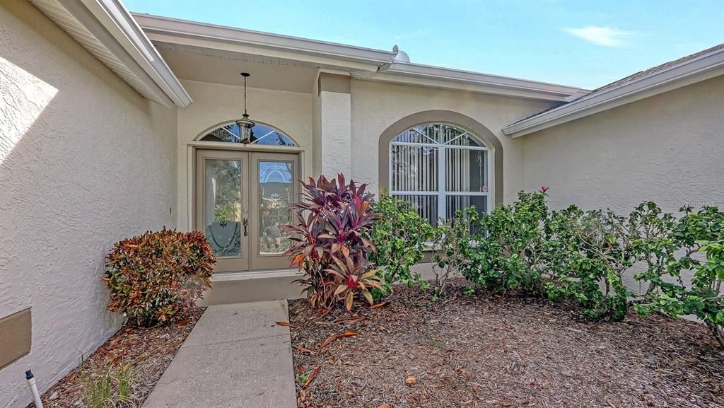 Active With Contract: $400,000 (4 beds, 2 baths, 2212 Square Feet)