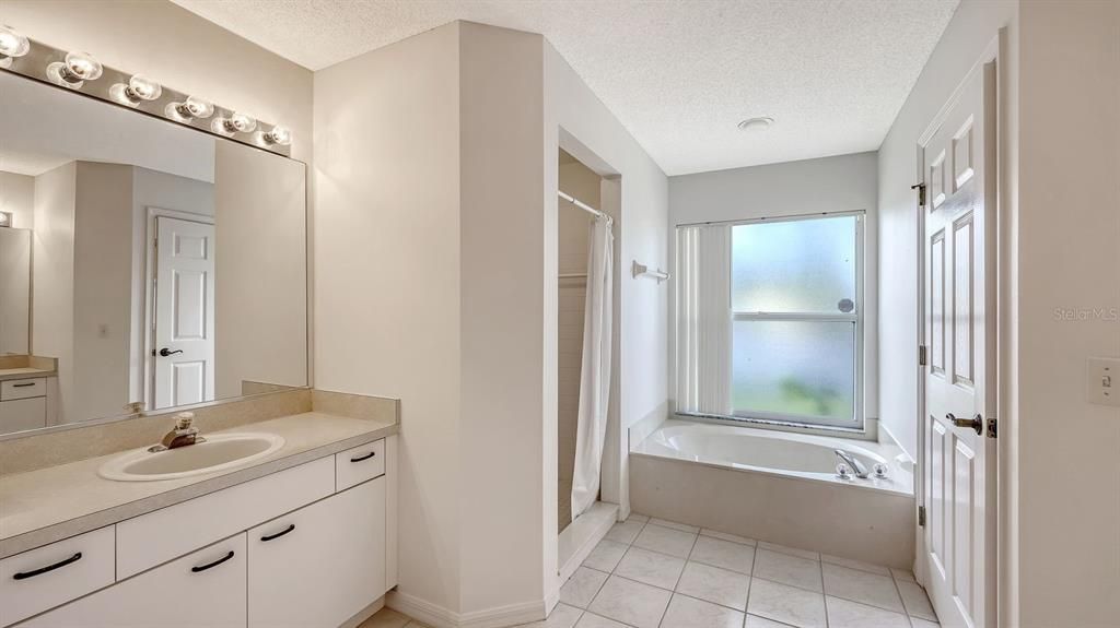 Active With Contract: $400,000 (4 beds, 2 baths, 2212 Square Feet)