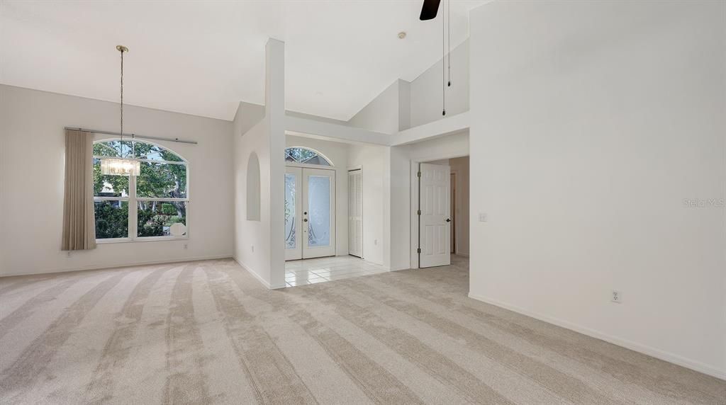 Active With Contract: $400,000 (4 beds, 2 baths, 2212 Square Feet)