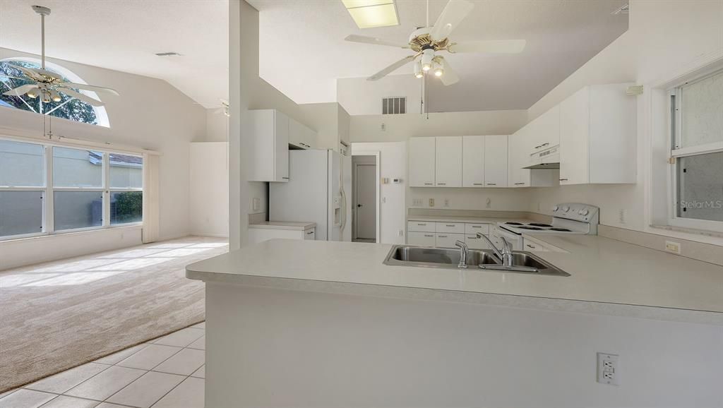 Active With Contract: $400,000 (4 beds, 2 baths, 2212 Square Feet)