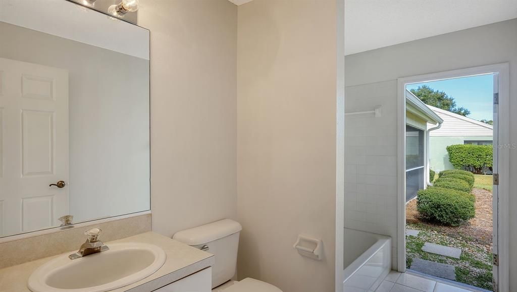 Active With Contract: $400,000 (4 beds, 2 baths, 2212 Square Feet)