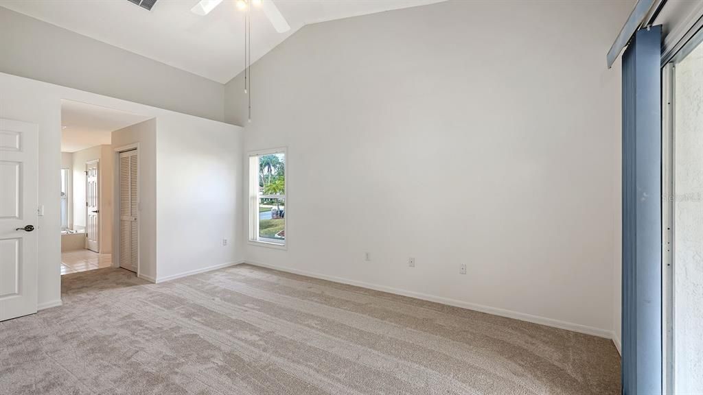 Active With Contract: $400,000 (4 beds, 2 baths, 2212 Square Feet)