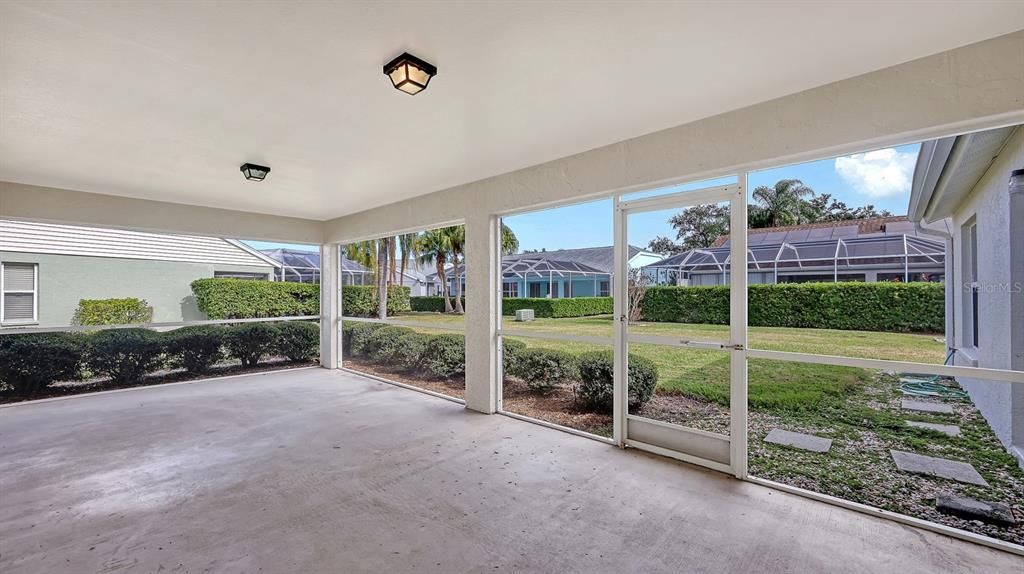 Active With Contract: $400,000 (4 beds, 2 baths, 2212 Square Feet)