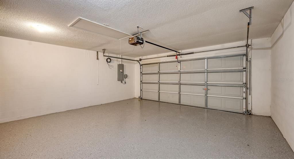 Active With Contract: $400,000 (4 beds, 2 baths, 2212 Square Feet)