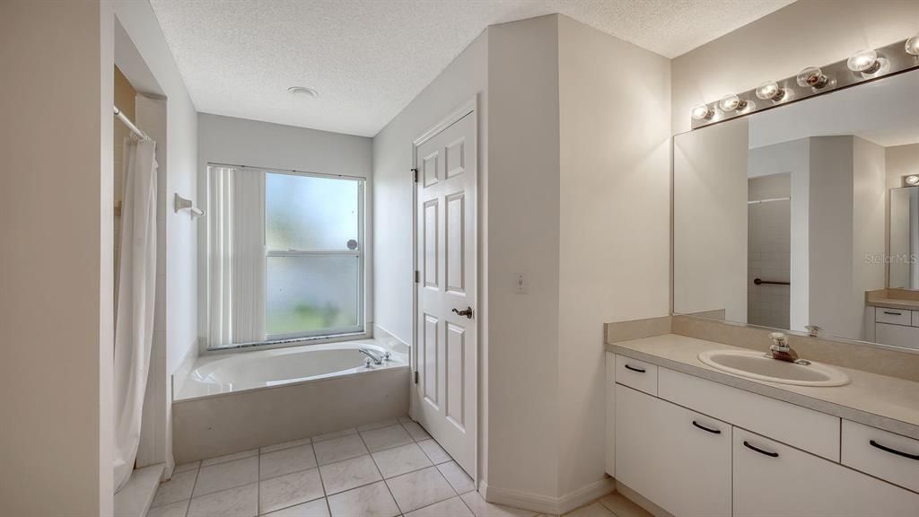 Active With Contract: $400,000 (4 beds, 2 baths, 2212 Square Feet)