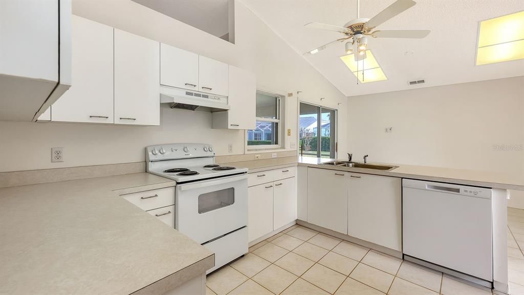 Active With Contract: $400,000 (4 beds, 2 baths, 2212 Square Feet)