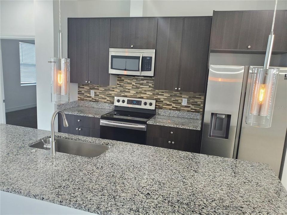 For Rent: $2,100 (4 beds, 2 baths, 1750 Square Feet)