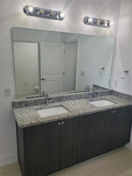 For Rent: $2,100 (4 beds, 2 baths, 1750 Square Feet)