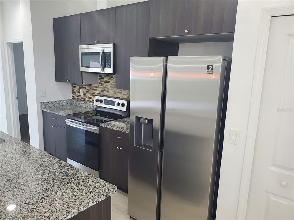 For Rent: $2,100 (4 beds, 2 baths, 1750 Square Feet)