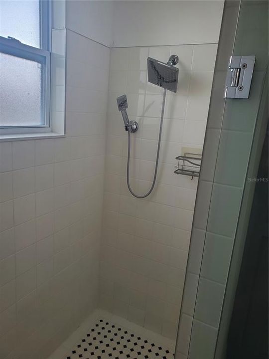 For Rent: $2,100 (4 beds, 2 baths, 1750 Square Feet)