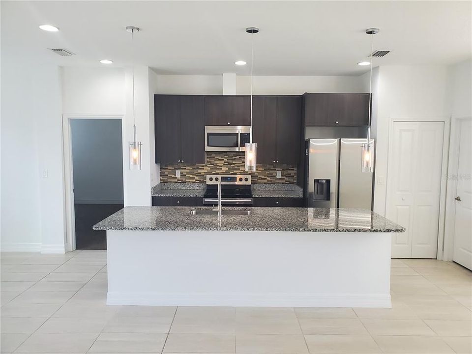 For Rent: $2,100 (4 beds, 2 baths, 1750 Square Feet)