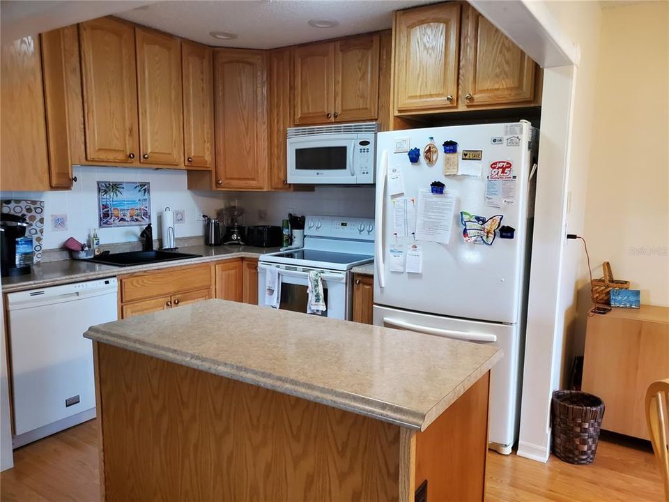 For Rent: $1,850 (2 beds, 2 baths, 1100 Square Feet)