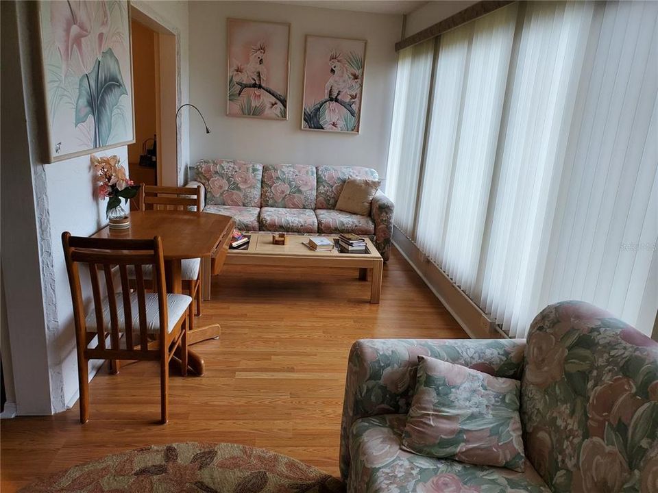 For Rent: $1,850 (2 beds, 2 baths, 1100 Square Feet)