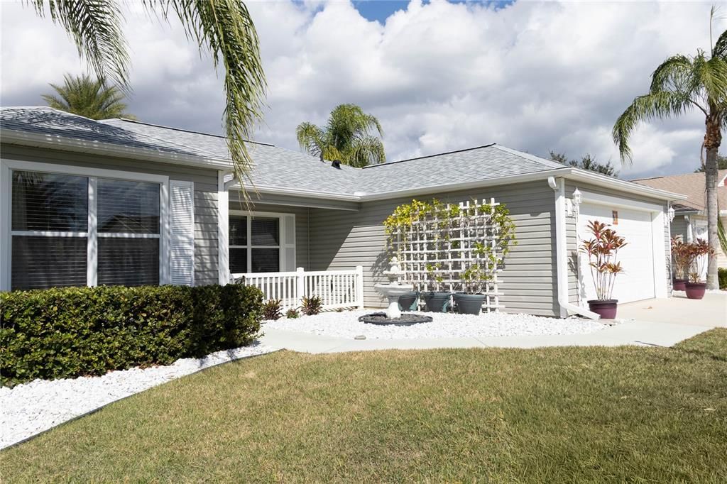 Active With Contract: $334,900 (3 beds, 2 baths, 1392 Square Feet)