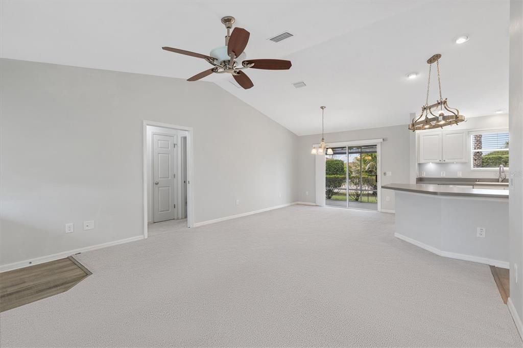 Active With Contract: $334,900 (3 beds, 2 baths, 1392 Square Feet)