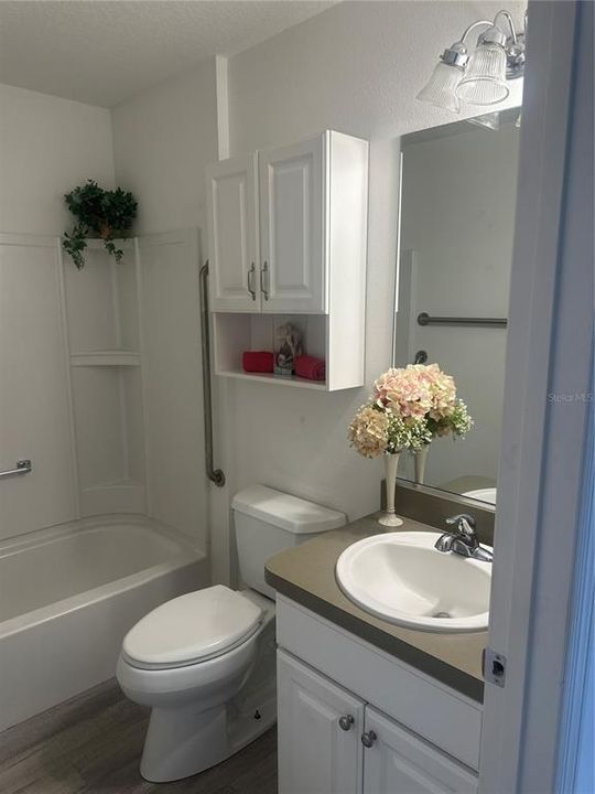 Active With Contract: $334,900 (3 beds, 2 baths, 1392 Square Feet)