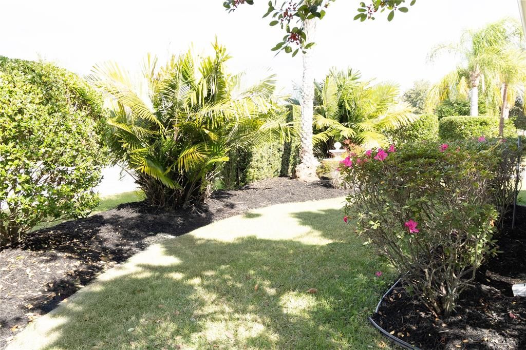 Active With Contract: $334,900 (3 beds, 2 baths, 1392 Square Feet)