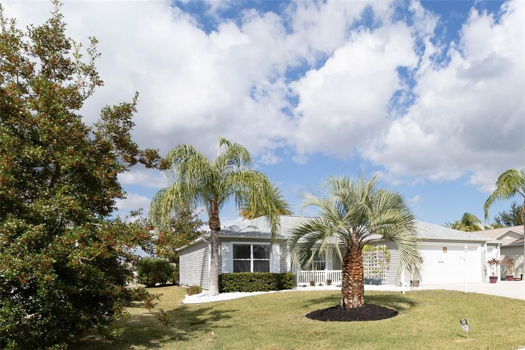 Active With Contract: $334,900 (3 beds, 2 baths, 1392 Square Feet)