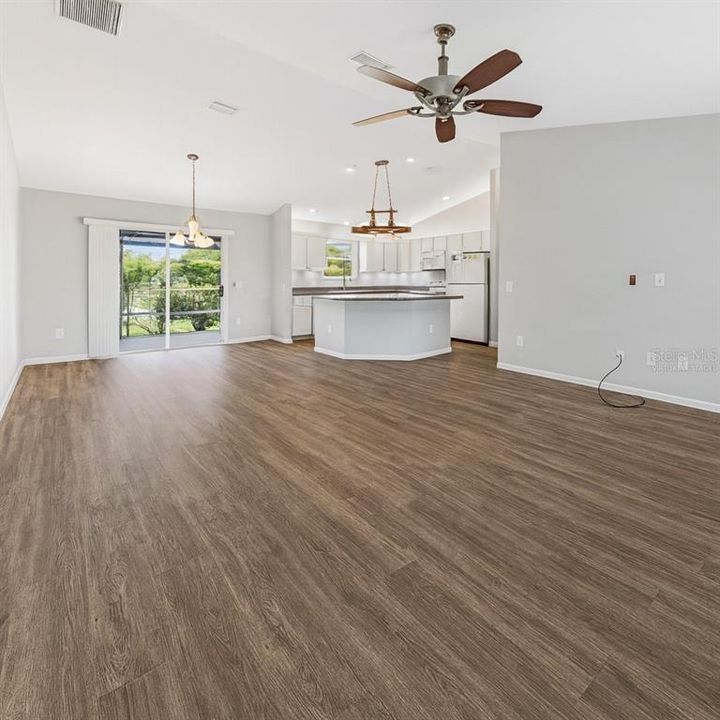 Active With Contract: $334,900 (3 beds, 2 baths, 1392 Square Feet)