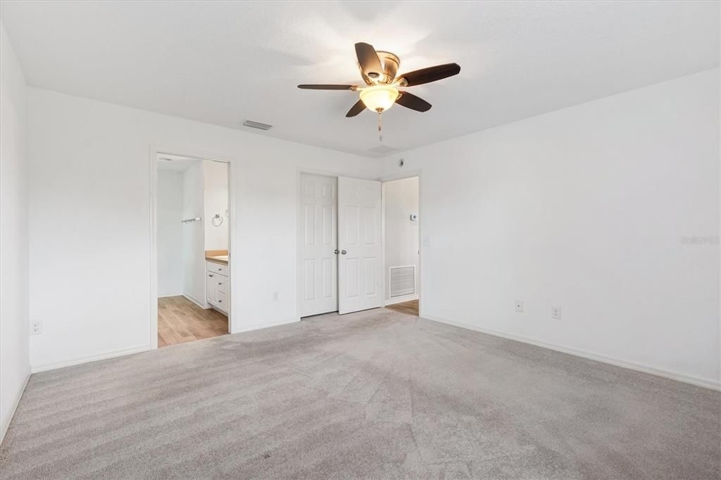 Active With Contract: $334,900 (3 beds, 2 baths, 1392 Square Feet)