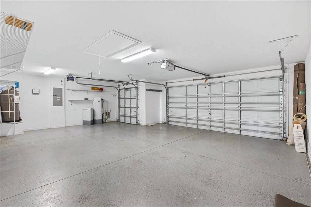 Active With Contract: $334,900 (3 beds, 2 baths, 1392 Square Feet)