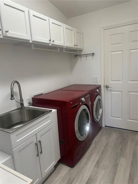 Active With Contract: $334,900 (3 beds, 2 baths, 1392 Square Feet)