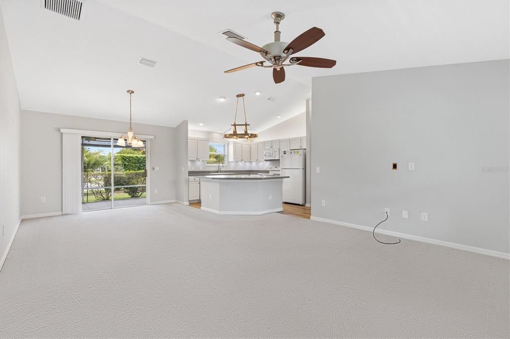 Active With Contract: $334,900 (3 beds, 2 baths, 1392 Square Feet)