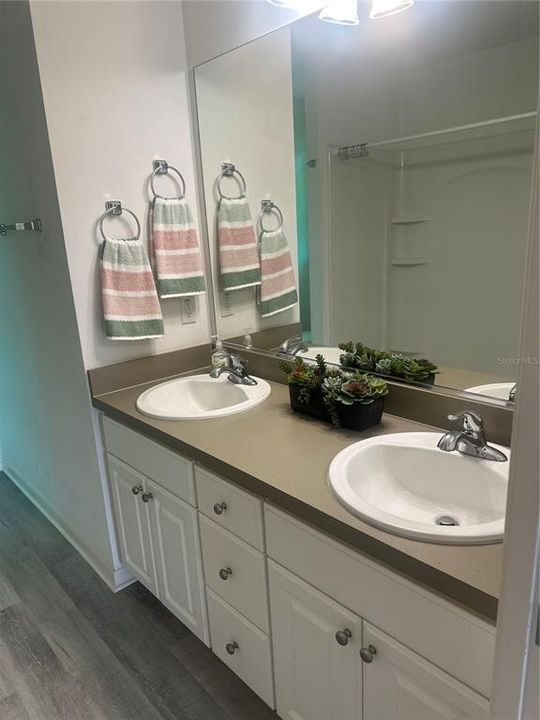 Active With Contract: $334,900 (3 beds, 2 baths, 1392 Square Feet)