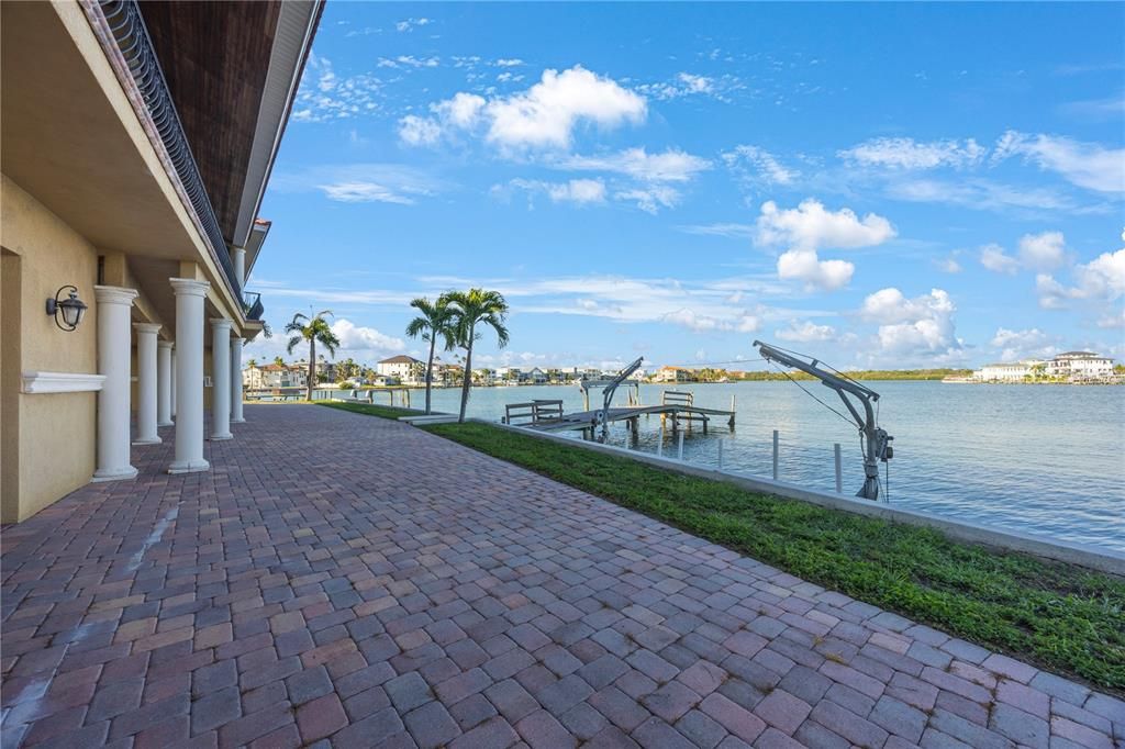 For Sale: $3,199,999 (5 beds, 3 baths, 3750 Square Feet)