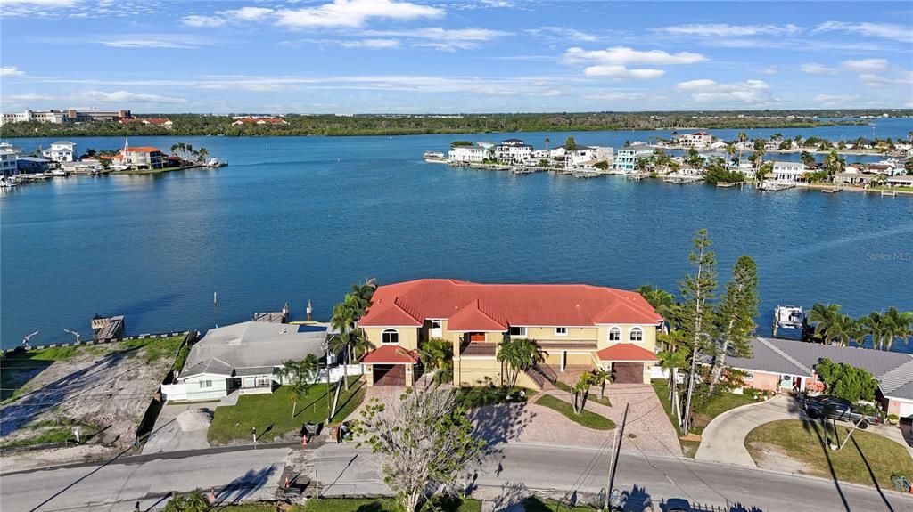 For Sale: $3,199,999 (5 beds, 3 baths, 3750 Square Feet)