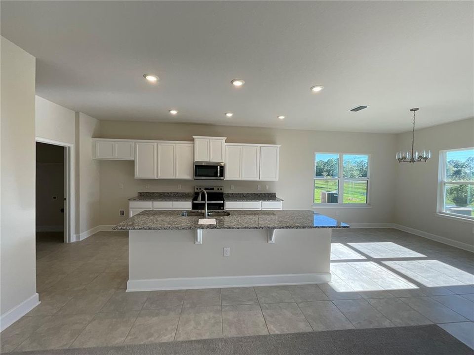 En Venta: $438,900 (4 camas, 2 baños, 2405 Pies cuadrados)