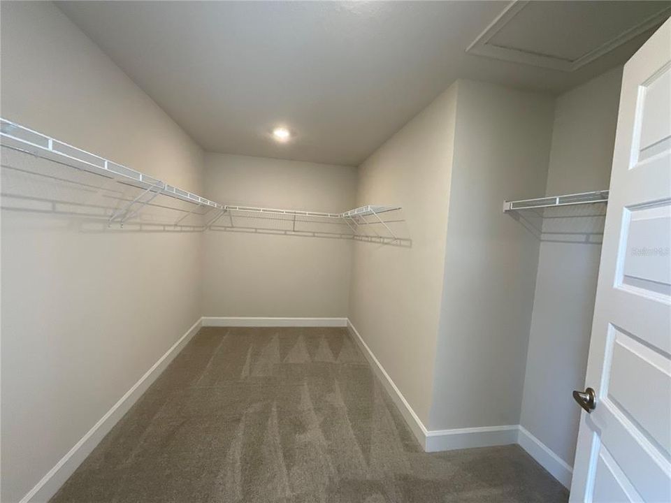 En Venta: $438,900 (4 camas, 2 baños, 2405 Pies cuadrados)