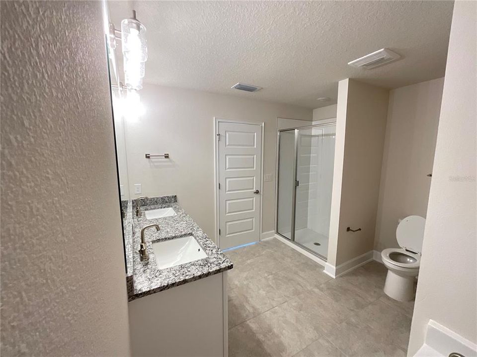 En Venta: $438,900 (4 camas, 2 baños, 2405 Pies cuadrados)