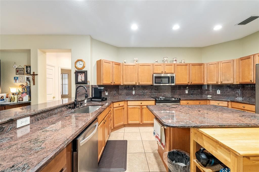 На продажу: $505,000 (3 спален, 2 ванн, 2807 Квадратных фут)