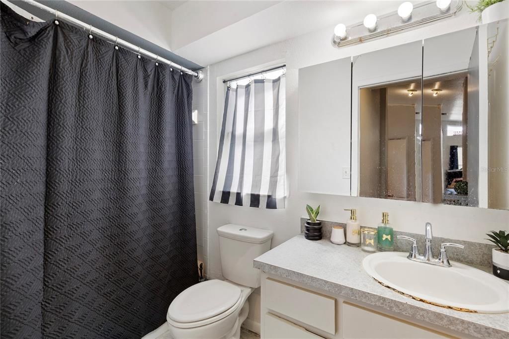 Под контрактом: $285,000 (3 спален, 2 ванн, 1125 Квадратных фут)