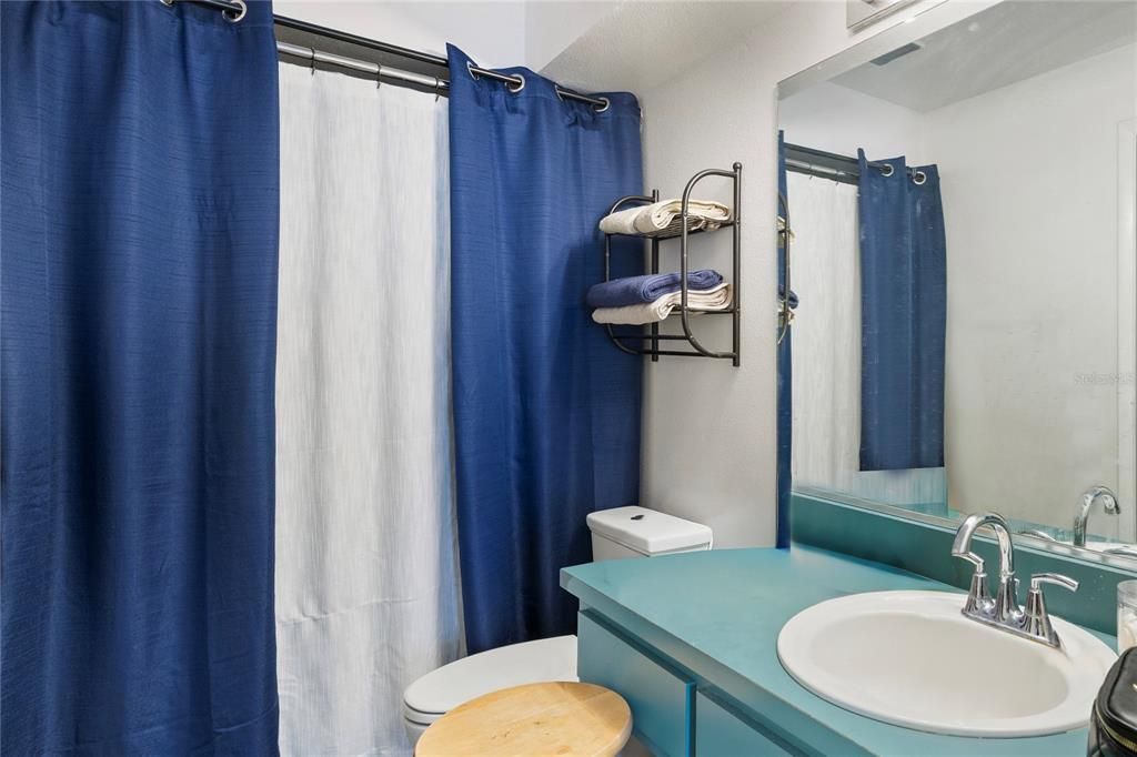 Под контрактом: $285,000 (3 спален, 2 ванн, 1125 Квадратных фут)