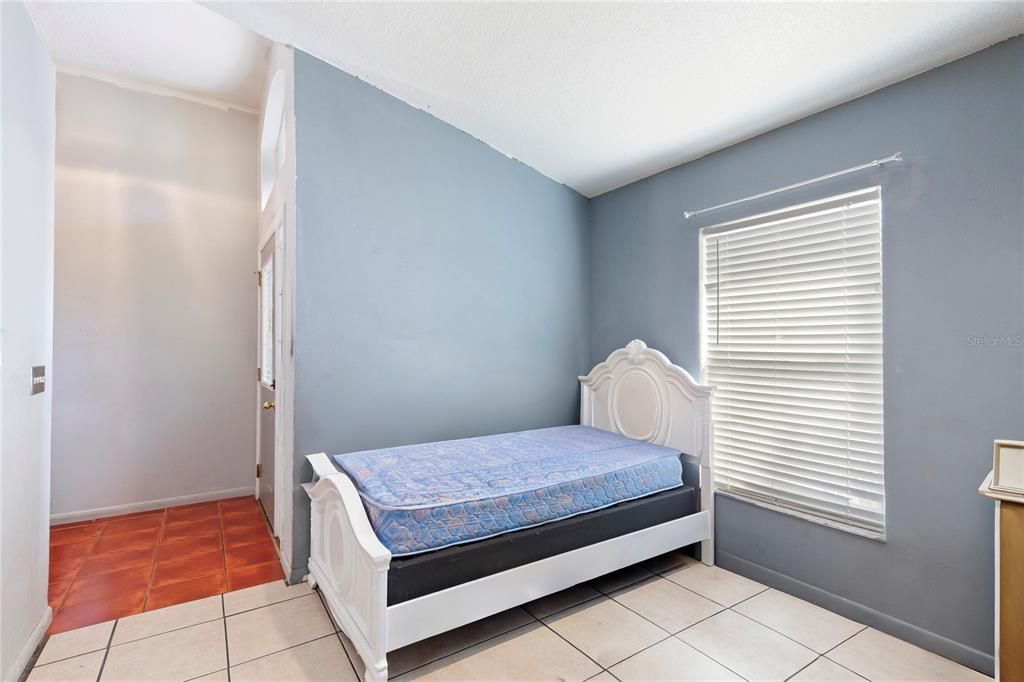 Под контрактом: $285,000 (3 спален, 2 ванн, 1125 Квадратных фут)